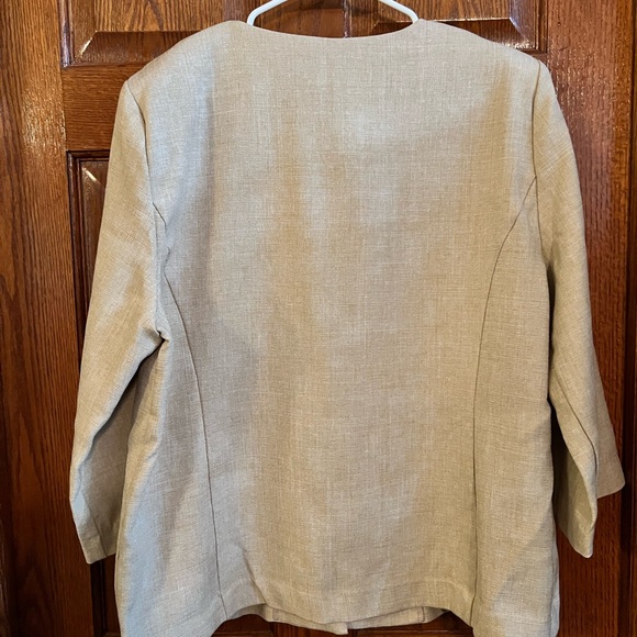 Alfred Dunner Size 18 Light Tan Embroidered & Beaded Jacket W/Pockets - Picture 4 of 4